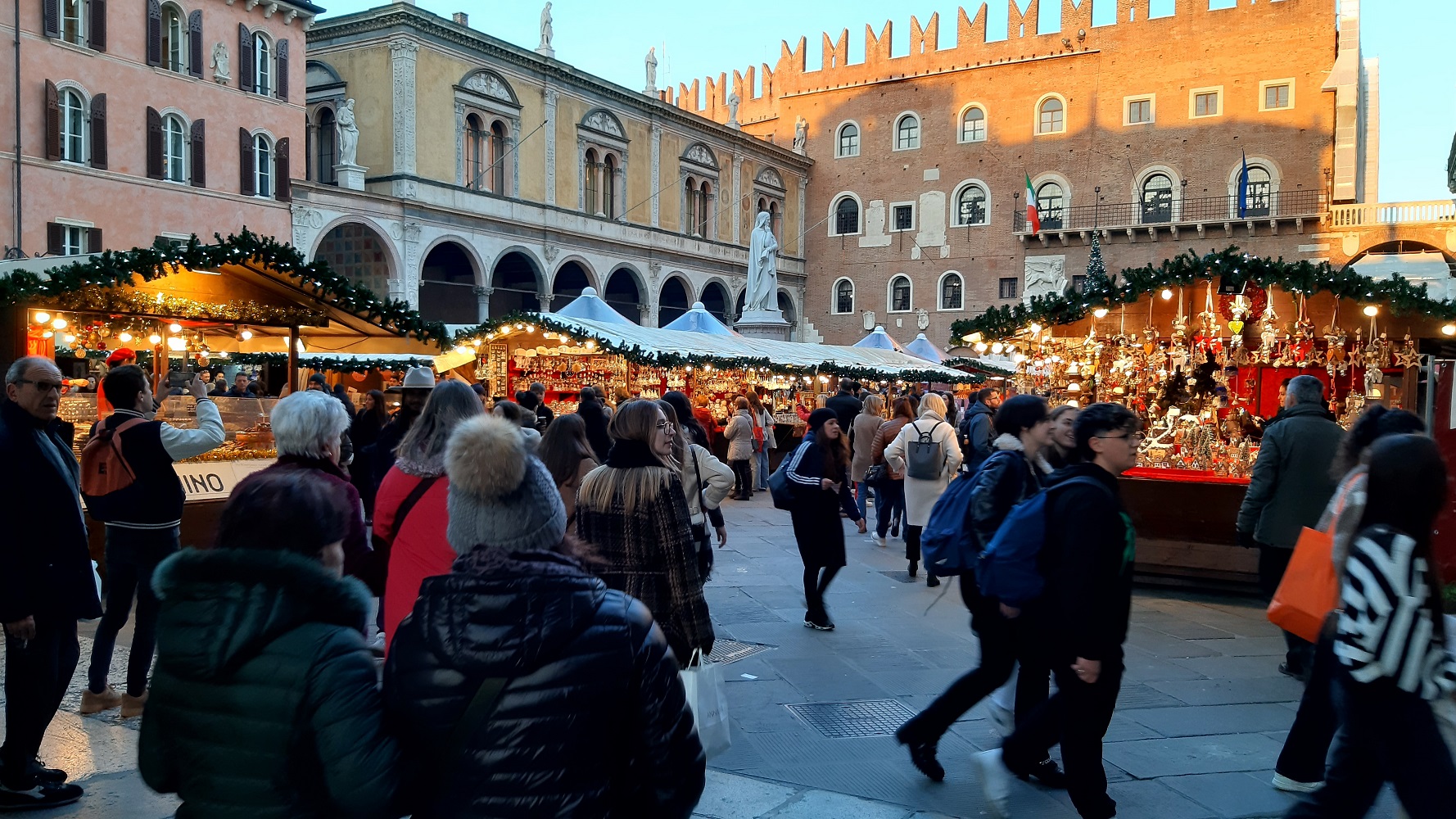 mercatini di Natale a Verona, piazza dei Signori